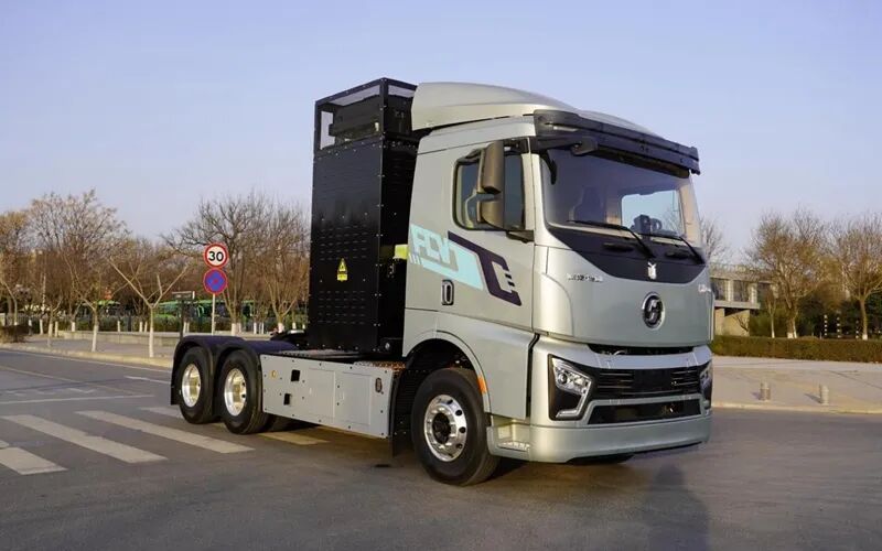 德创未来自主研发的大功率长续航氢燃料牵引车。德创未来供图